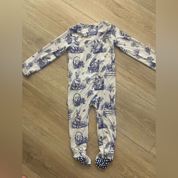 Bums and Roses Bamboo Sleeper 2t Bunny - Picture 2 of 3